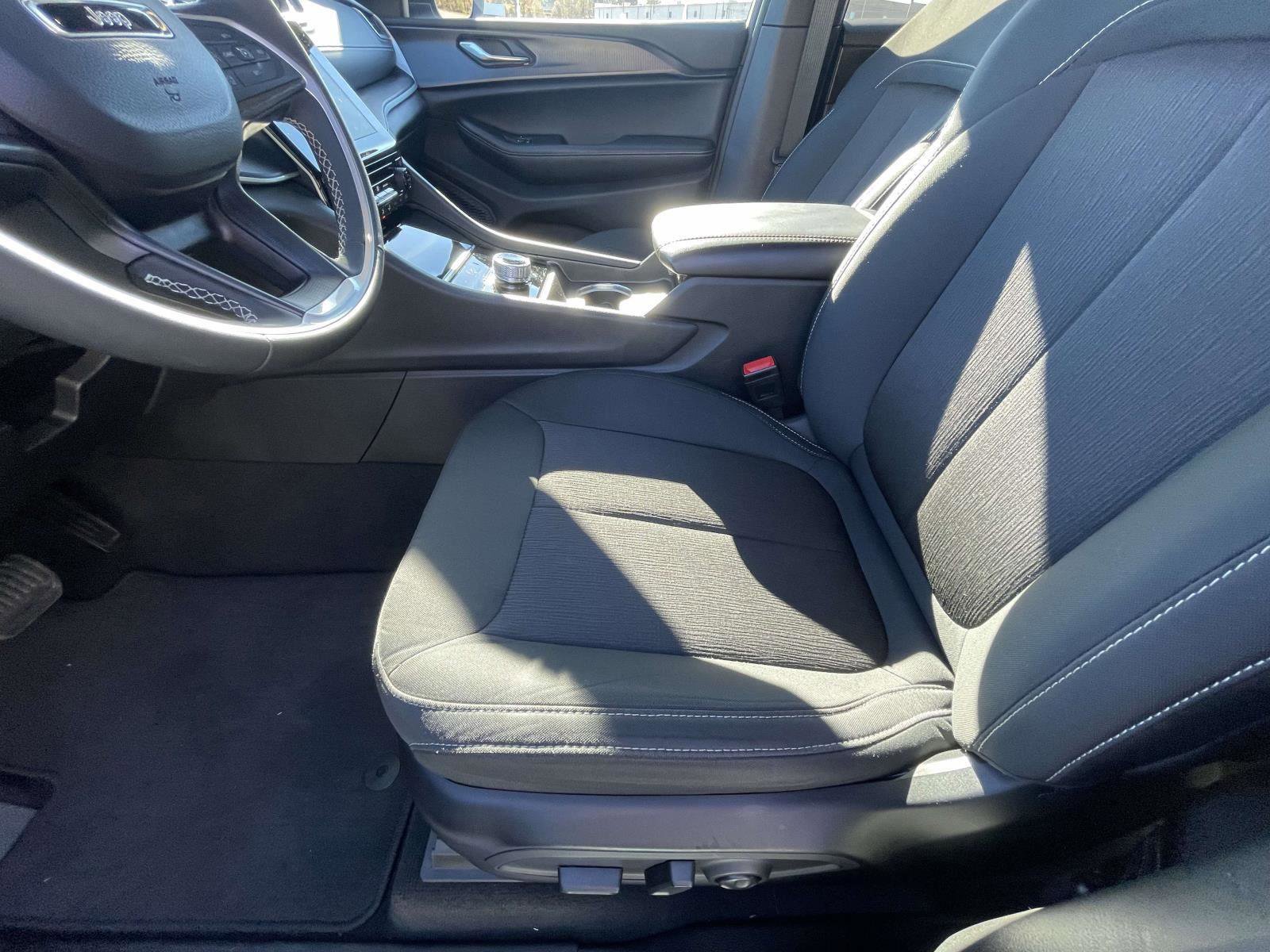 Used 2024 Jeep Grand Cherokee Laredo w/ MOPAR Finishing Package image 16