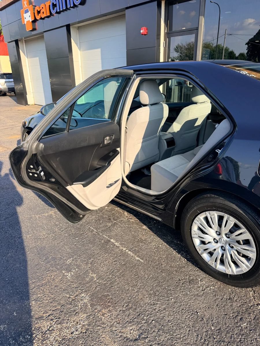 Used 2012 Toyota Camry LE FWD image 9