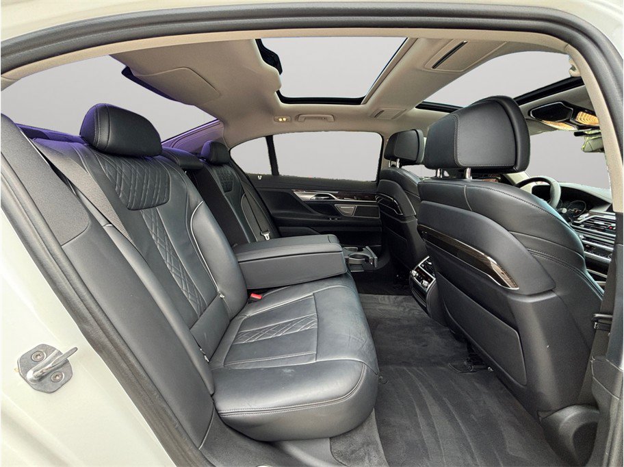 Used 2018 BMW 750i xDrive AWD/4WD image 45