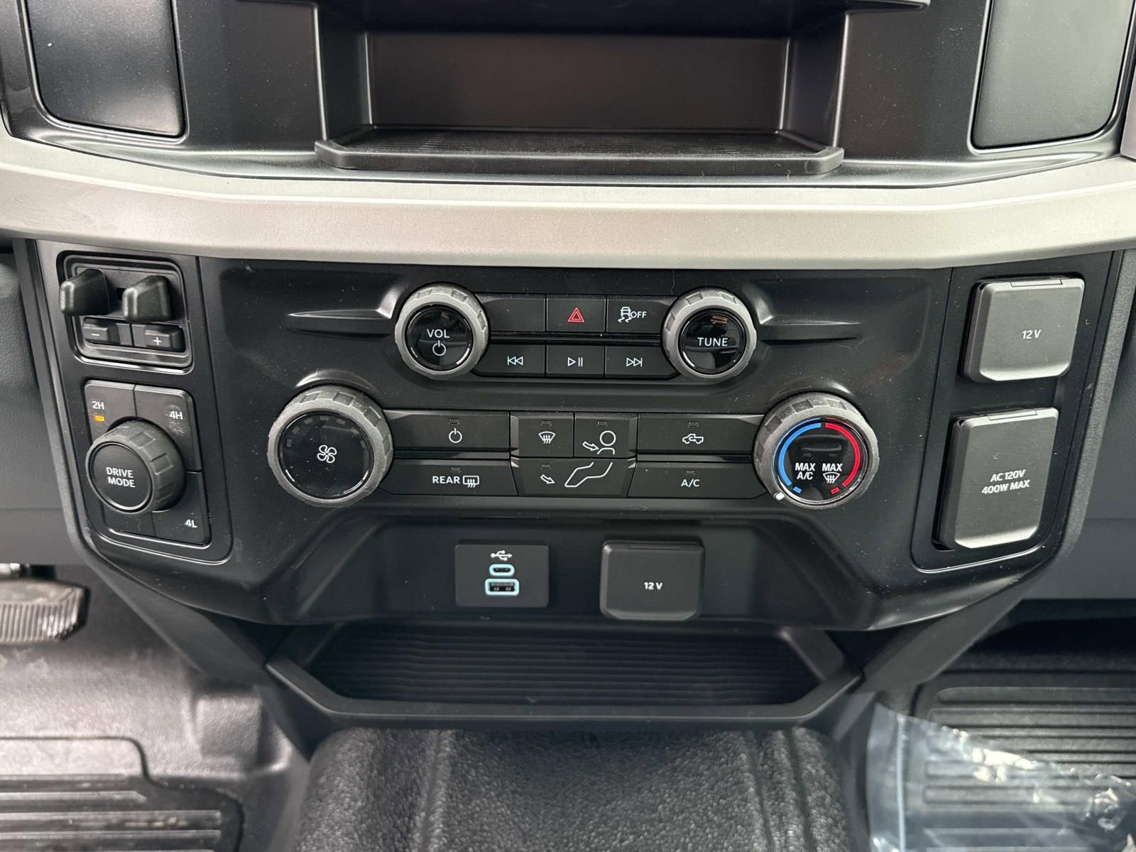 New 2026 Ford F550 4x4 Crew Cab image 17