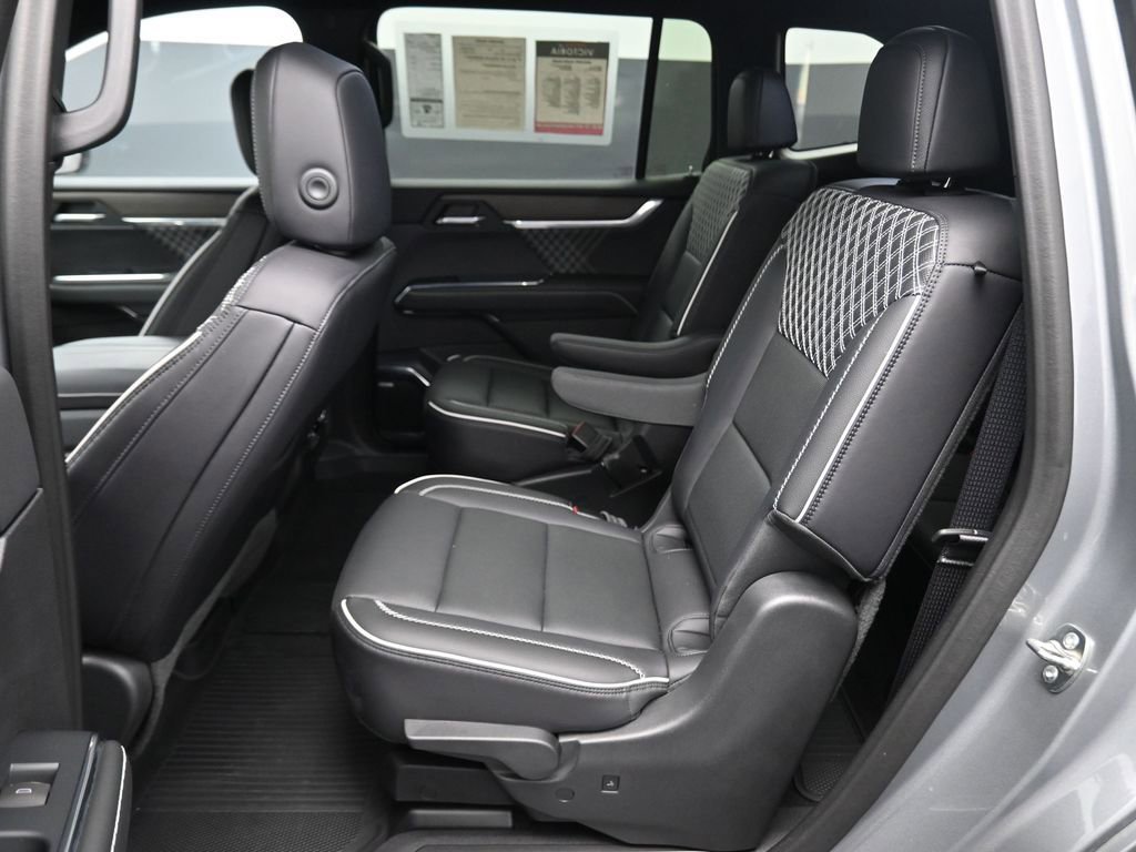 Used 2024 GMC Acadia Denali image 11