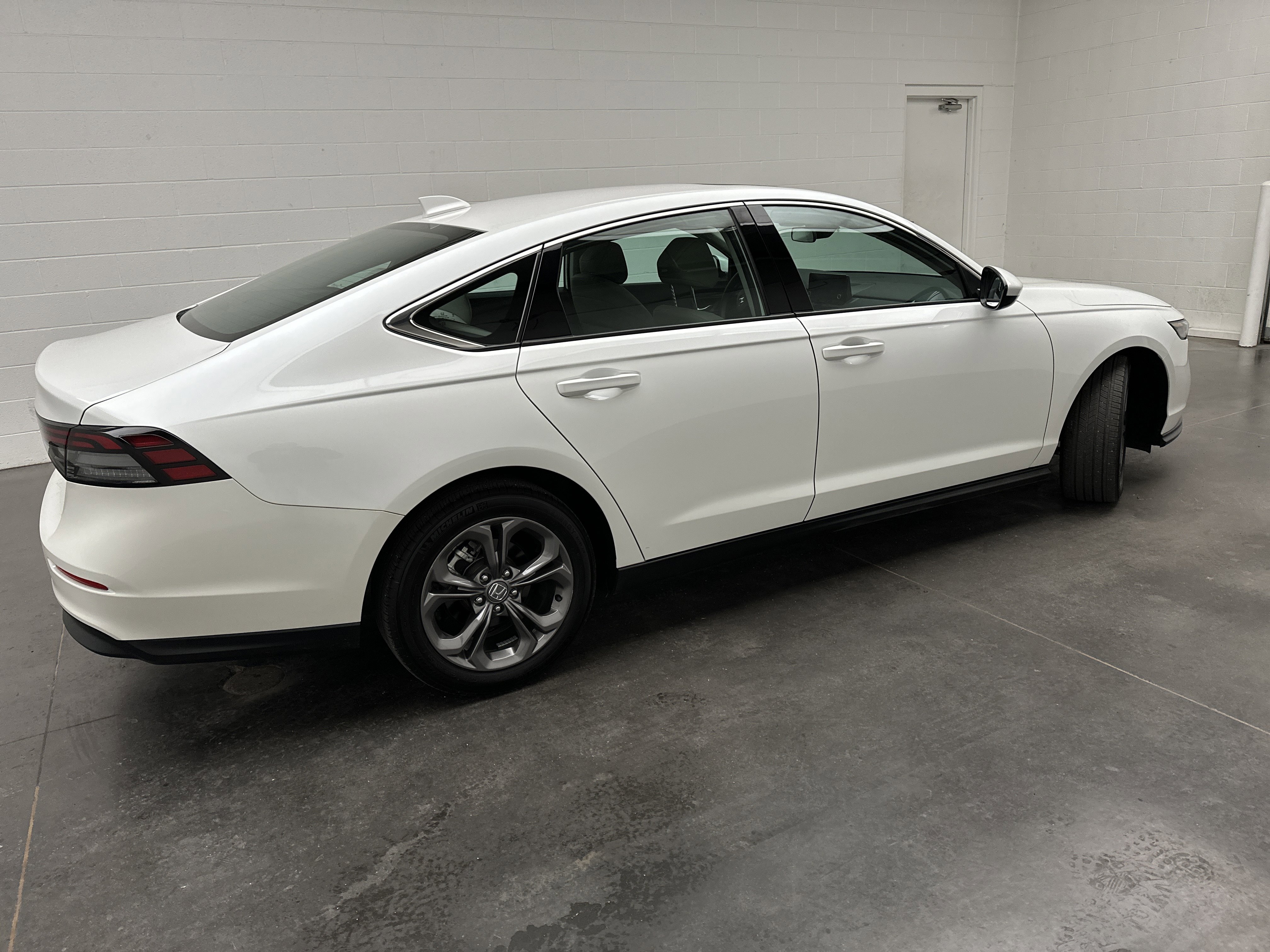Used 2024 Honda Accord EX image 9