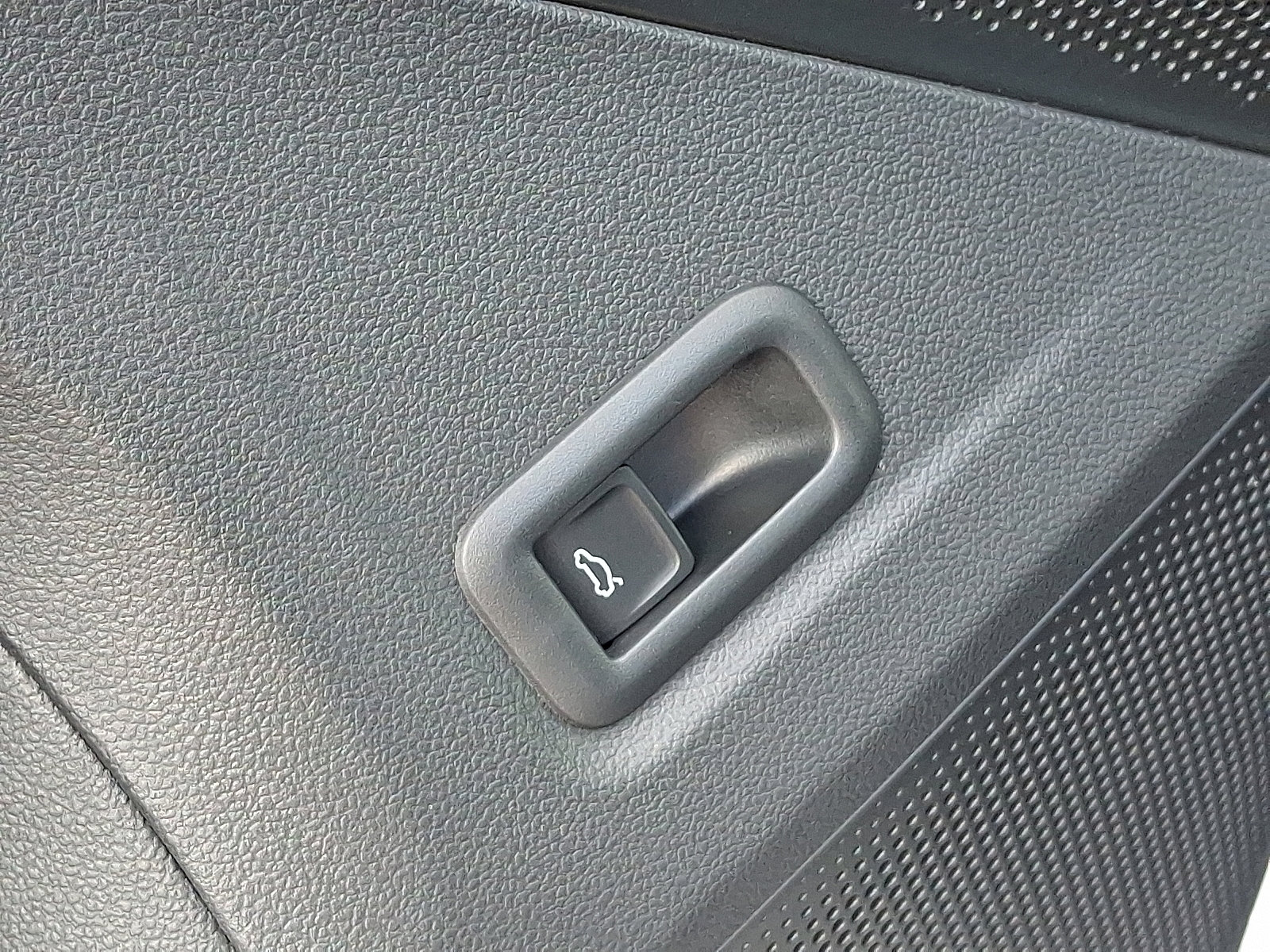 Certified 2025 Volkswagen Tiguan SE image 26
