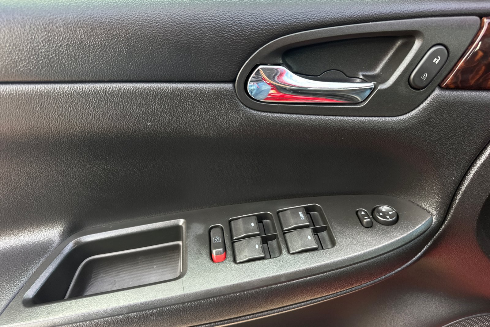 Used 2013 Chevrolet Impala LTZ FWD image 11