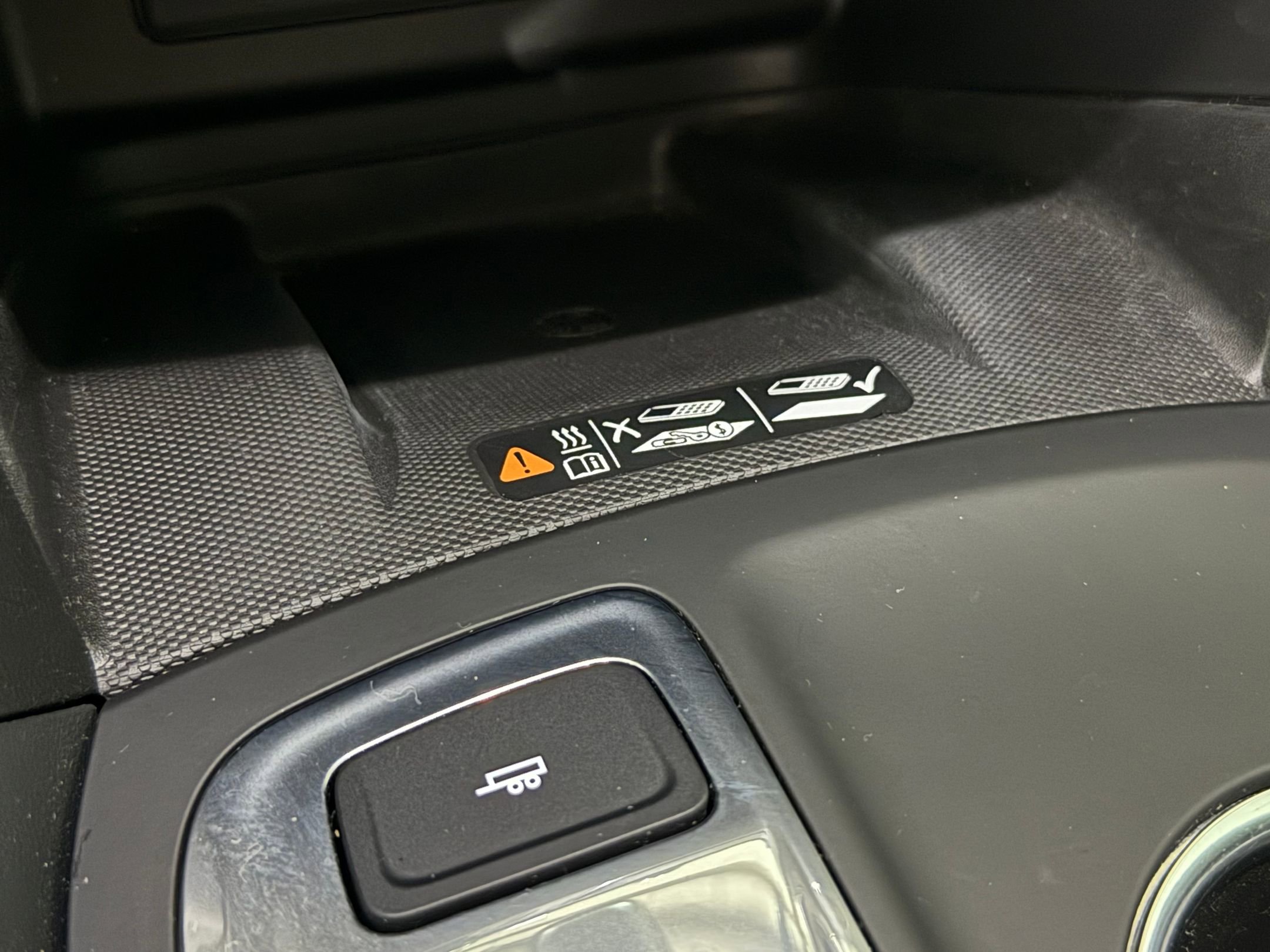 Used 2020 Chevrolet Equinox Premier image 30