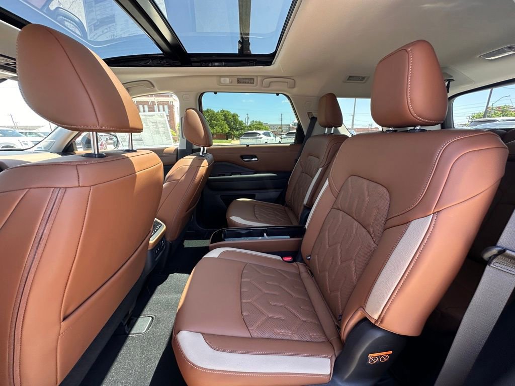 New 2026 Nissan Pathfinder Platinum AWD/4WD image 16