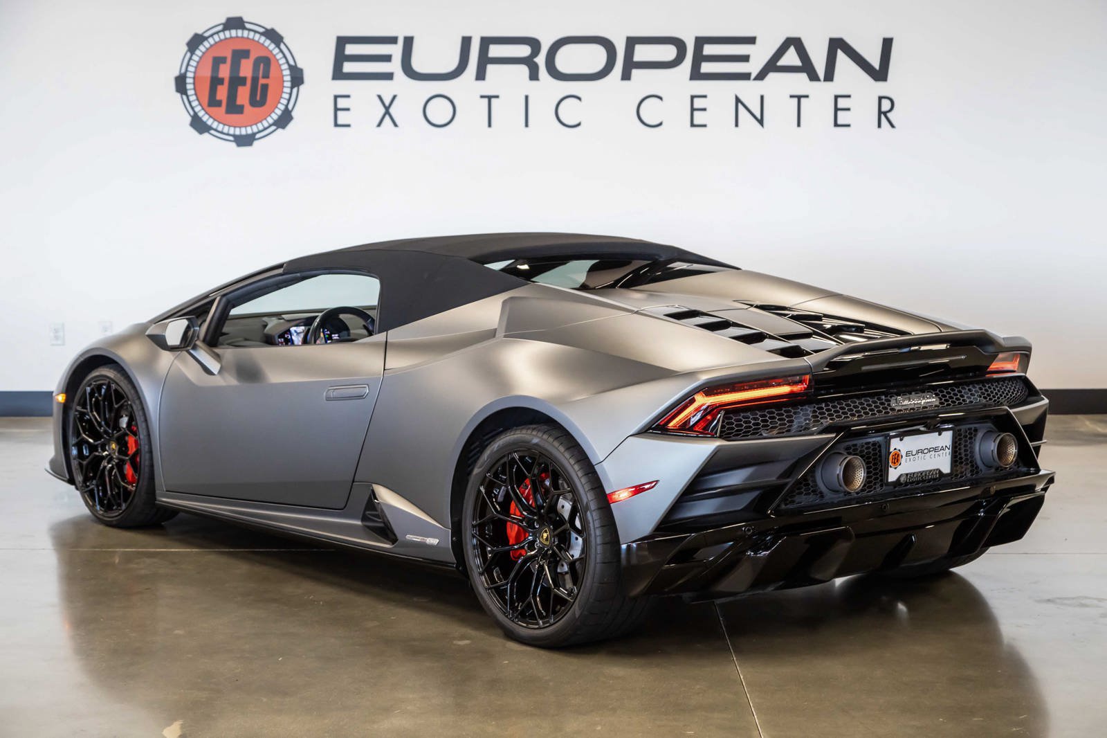 Used 2021 Lamborghini Huracan EVO RWD image 10
