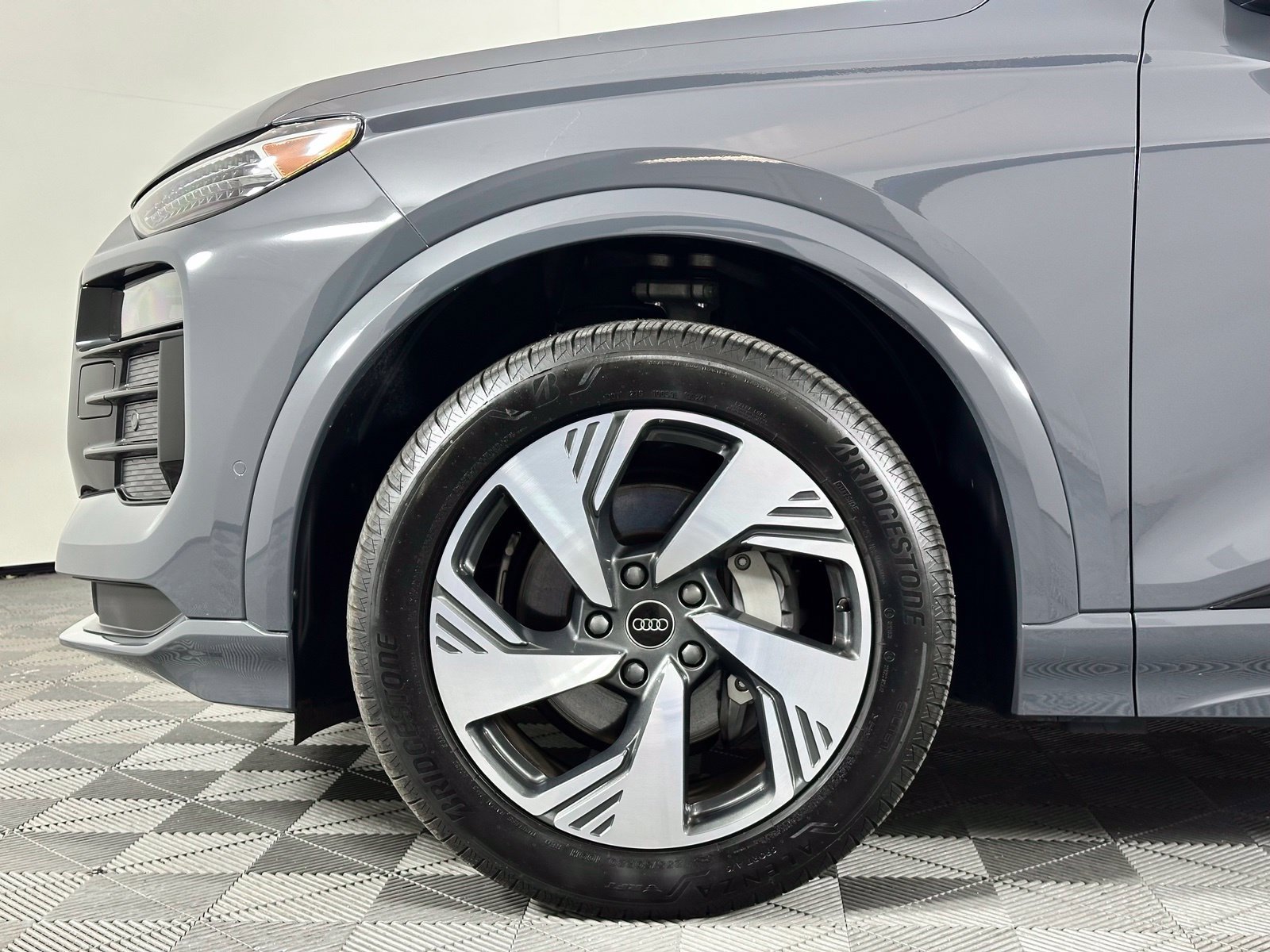 Used 2025 Audi Q6 e-tron Premium Plus w/ Premium Plus AWD/4WD image 7
