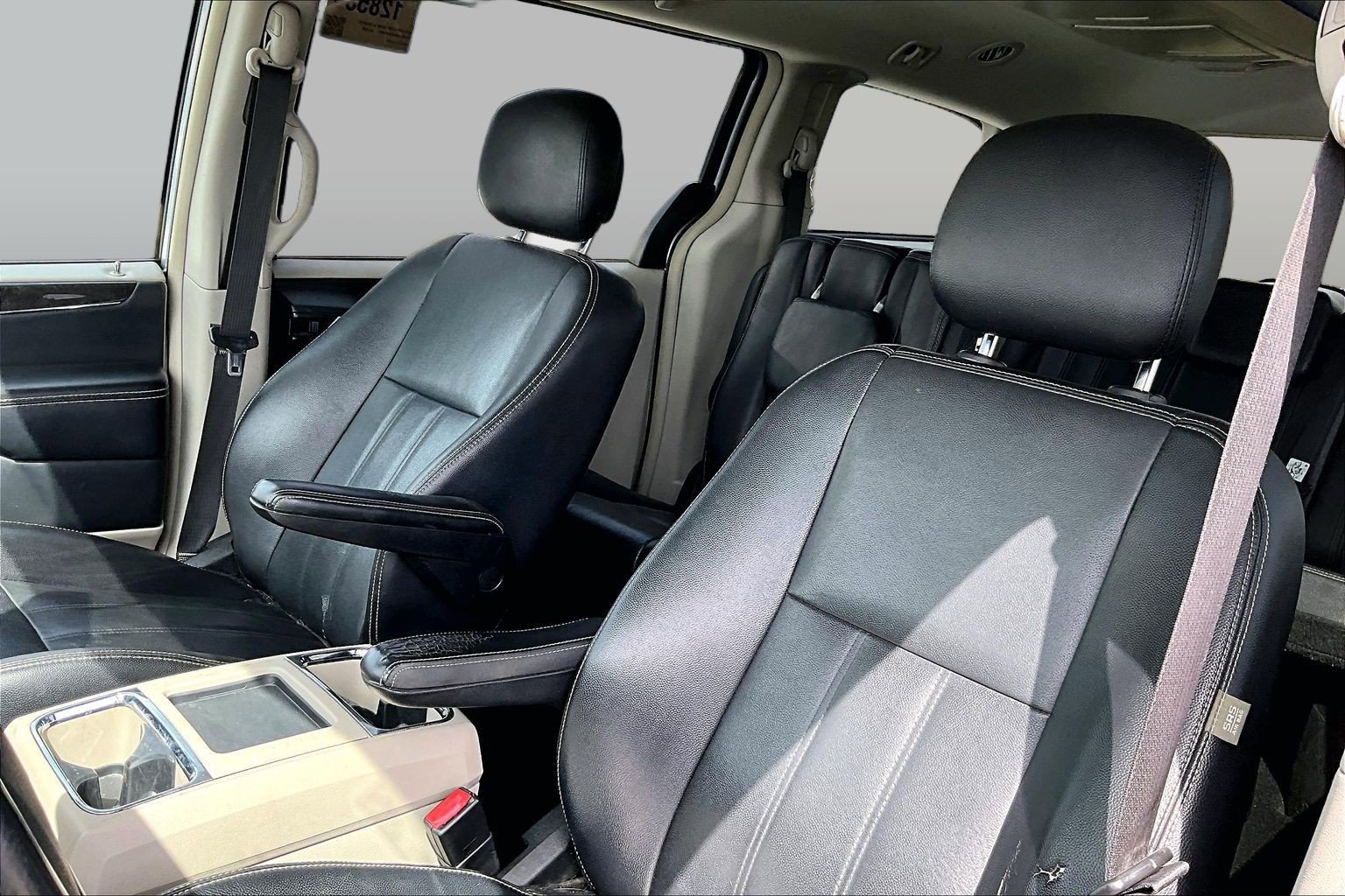 Used 2014 Chrysler Town & Country Touring image 15