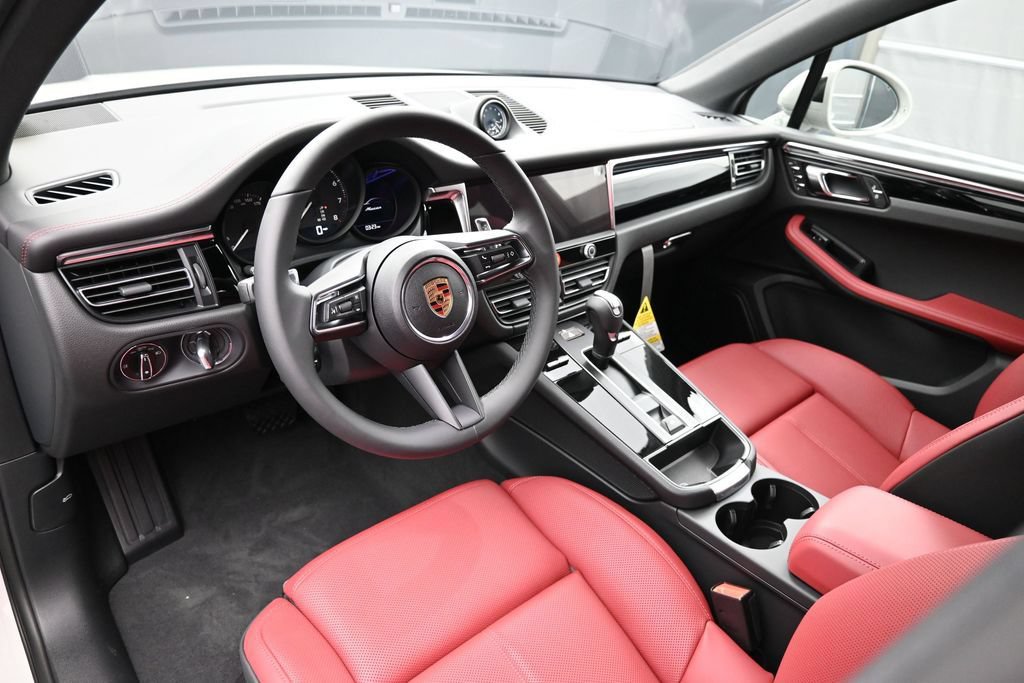 New 2026 Porsche Macan AWD/4WD image 4