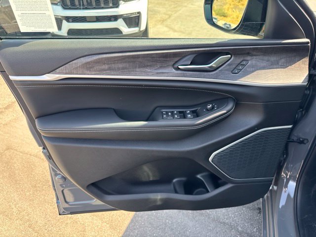 New 2027 Jeep Grand Cherokee L Limited AWD/4WD image 9