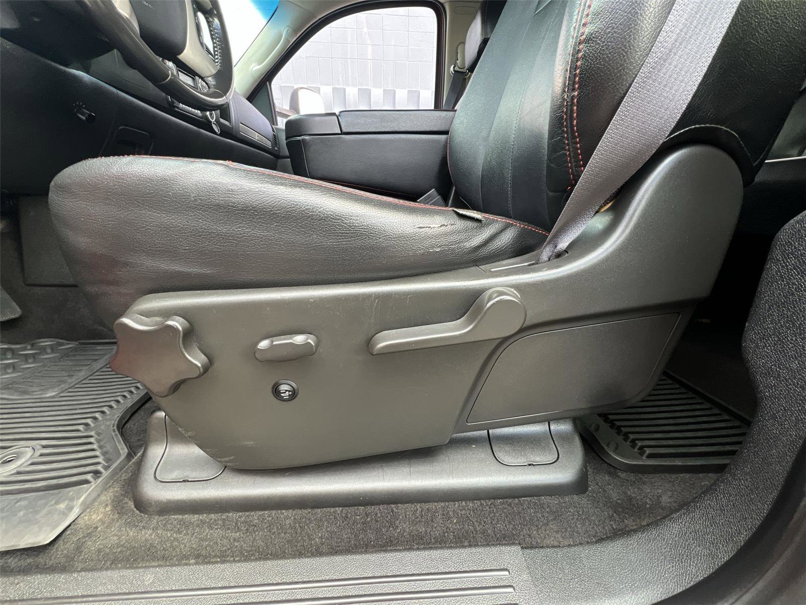 Used 2011 GMC Sierra 2500 SLE w/ SLE Preferred Package image 12