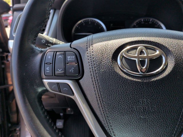 Used 2017 Toyota Highlander XLE AWD/4WD image 17
