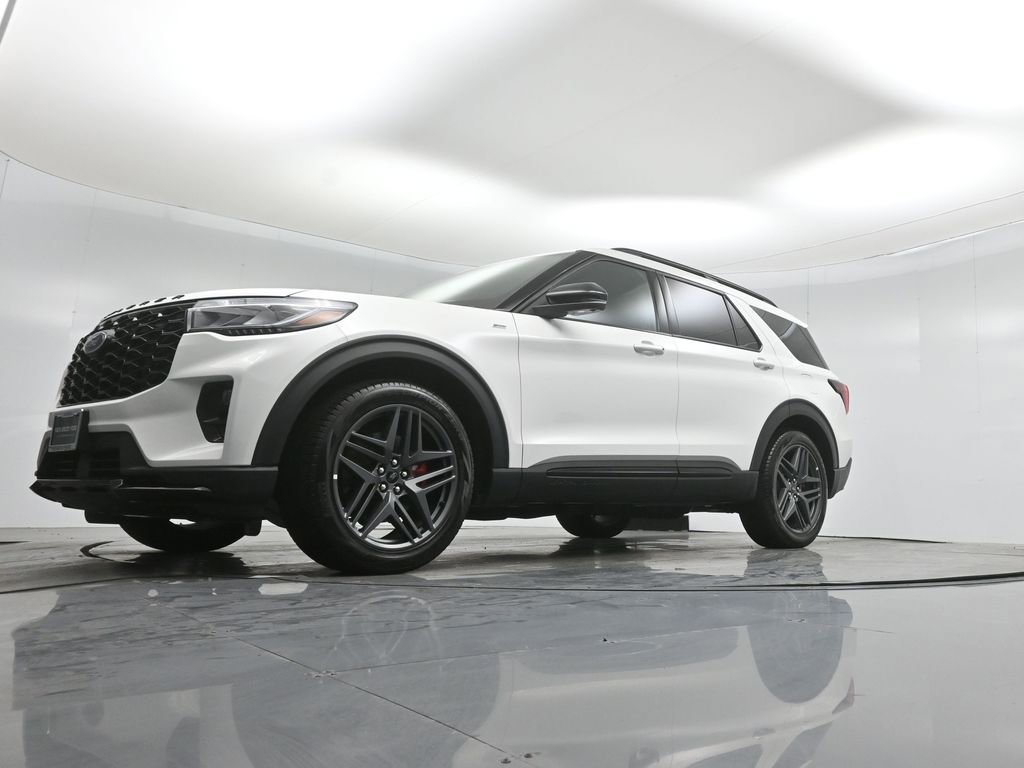 Certified 2025 Ford Explorer ST-Line w/ Premium Package image 48