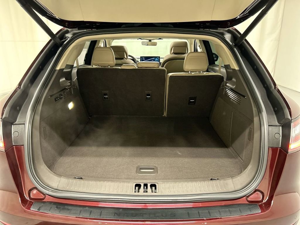 Used 2023 Lincoln Nautilus Reserve w/ Equipment Group 201A image 23