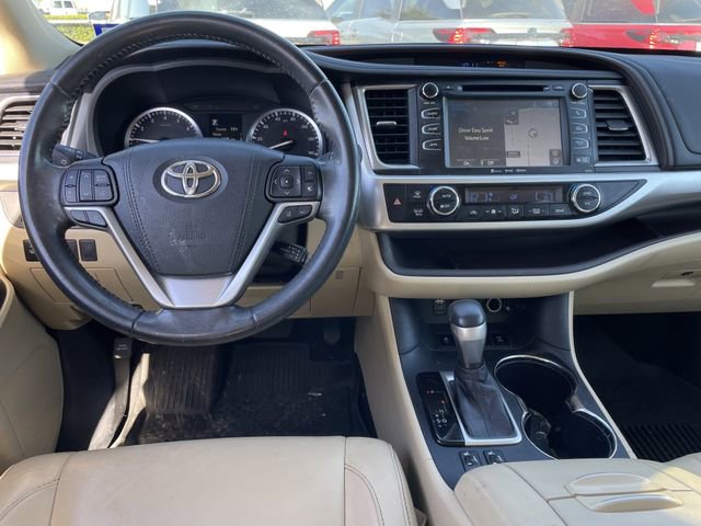 Used 2017 Toyota Highlander XLE image 11