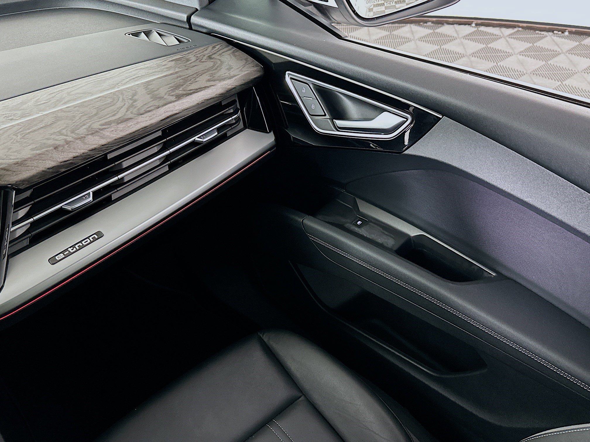 Used 2024 Audi Q4 e-tron Prestige image 22