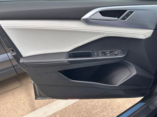 New 2026 Volkswagen Taos SE image 16