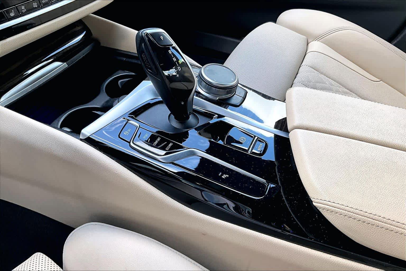 Used 2022 BMW 540i w/ Premium Package image 18