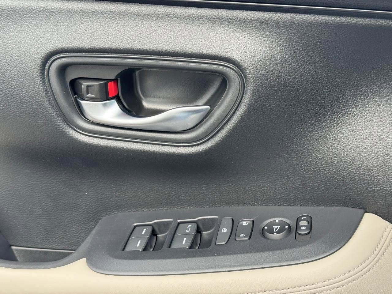 Used 2023 Honda HR-V LX image 24