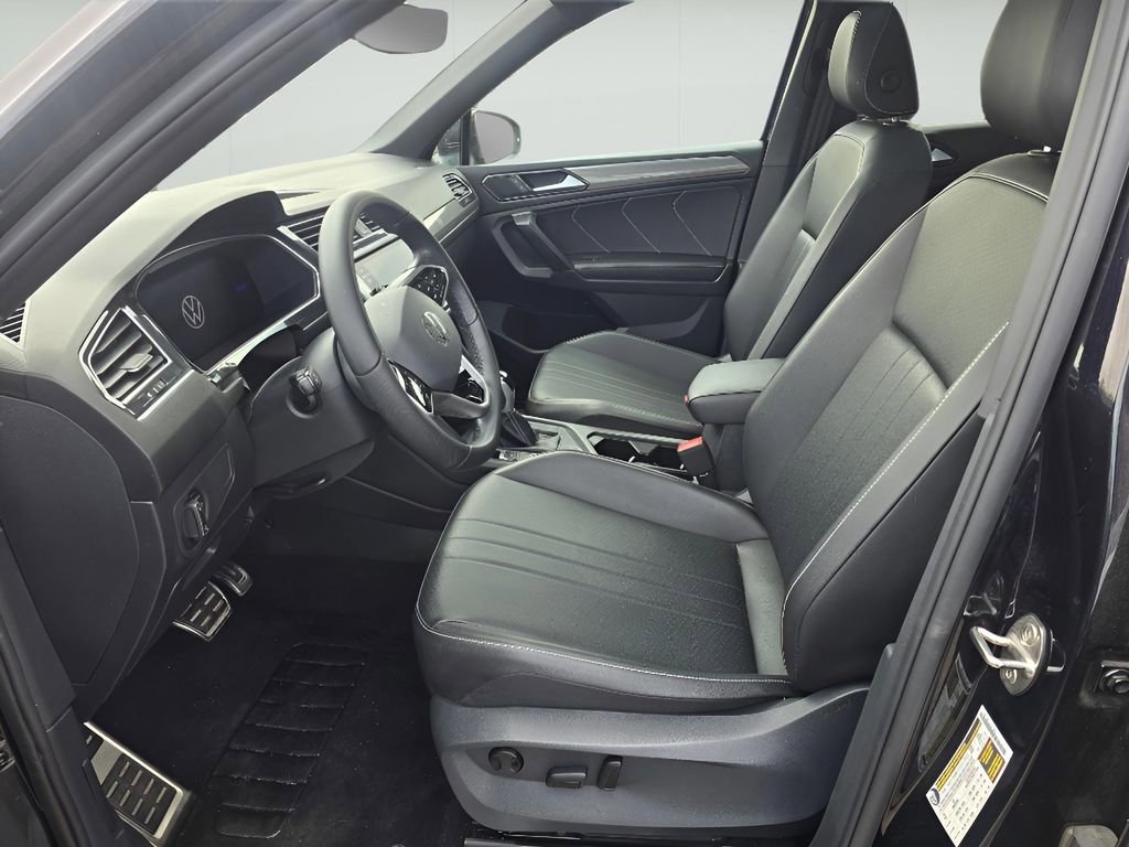 Used 2022 Volkswagen Tiguan SE R-Line image 9