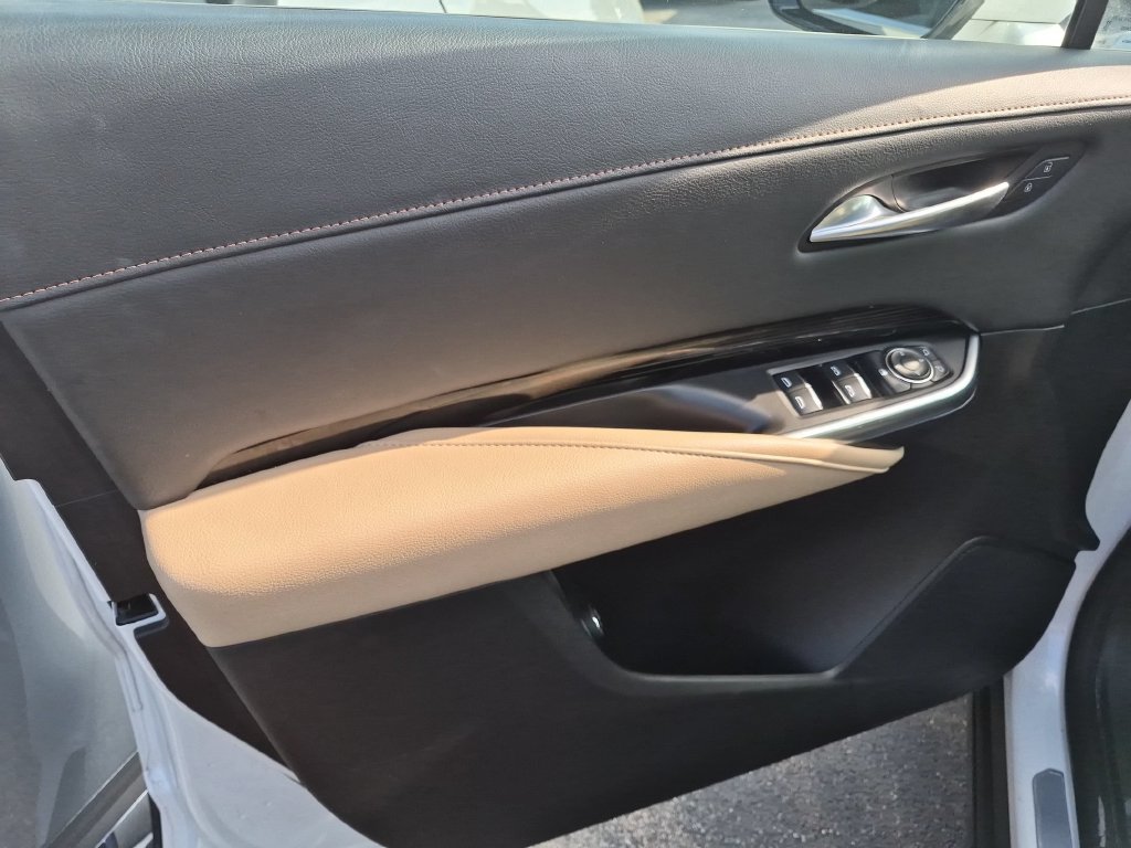 Certified 2024 Cadillac XT4 Luxury FWD image 10