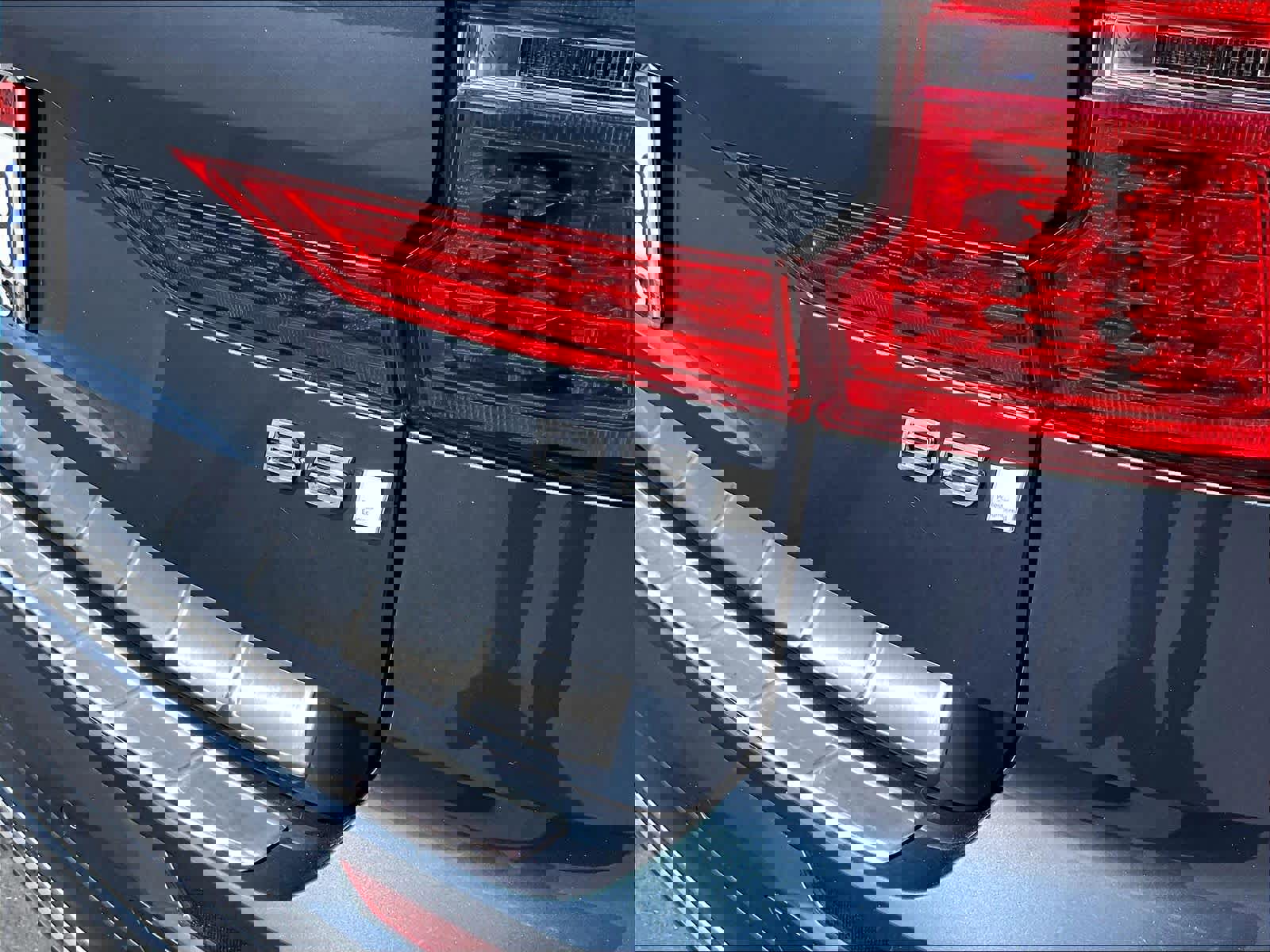 Used 2023 Volvo XC60 B5 Ultimate w/ Protection Package Premier image 11