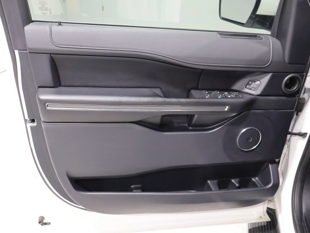 Used 2020 Ford Expedition XLT w/ Equipment Group 202A AWD/4WD image 15