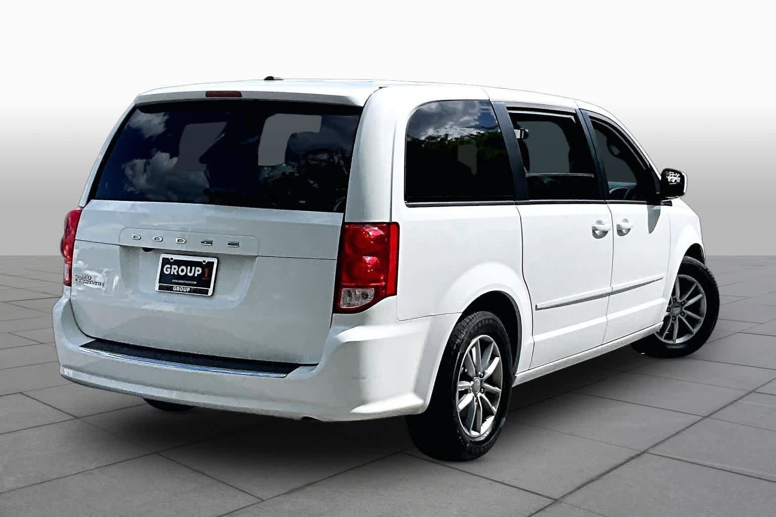 Used 2016 Dodge Grand Caravan SE FWD image 13