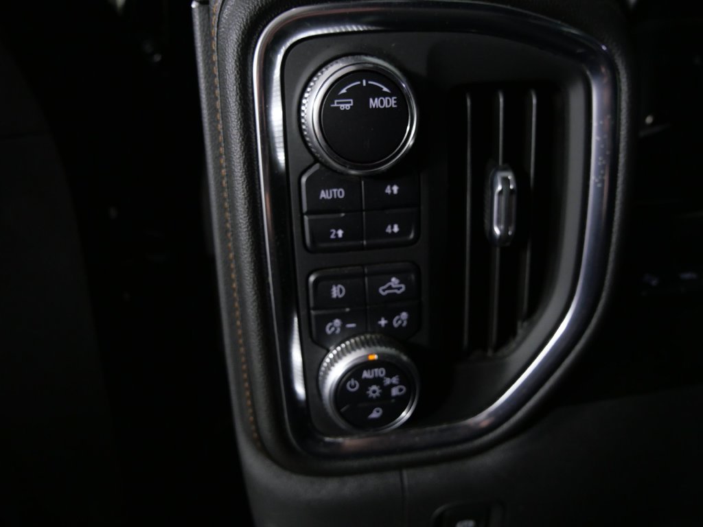 Used 2020 GMC Sierra 1500 AT4 w/ AT4 Premium Package AWD/4WD image 18