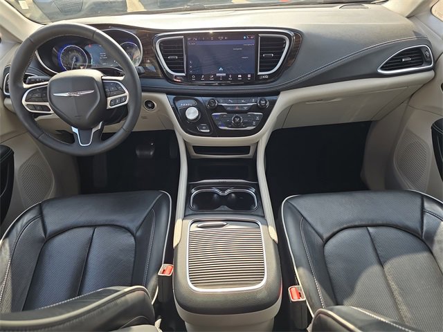 Used 2024 Chrysler Pacifica Limited image 15