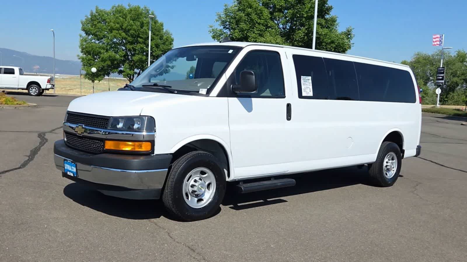 Used 2023 Chevrolet Express 3500 LT w/ LT Preferred Equipment Group RWD image 4