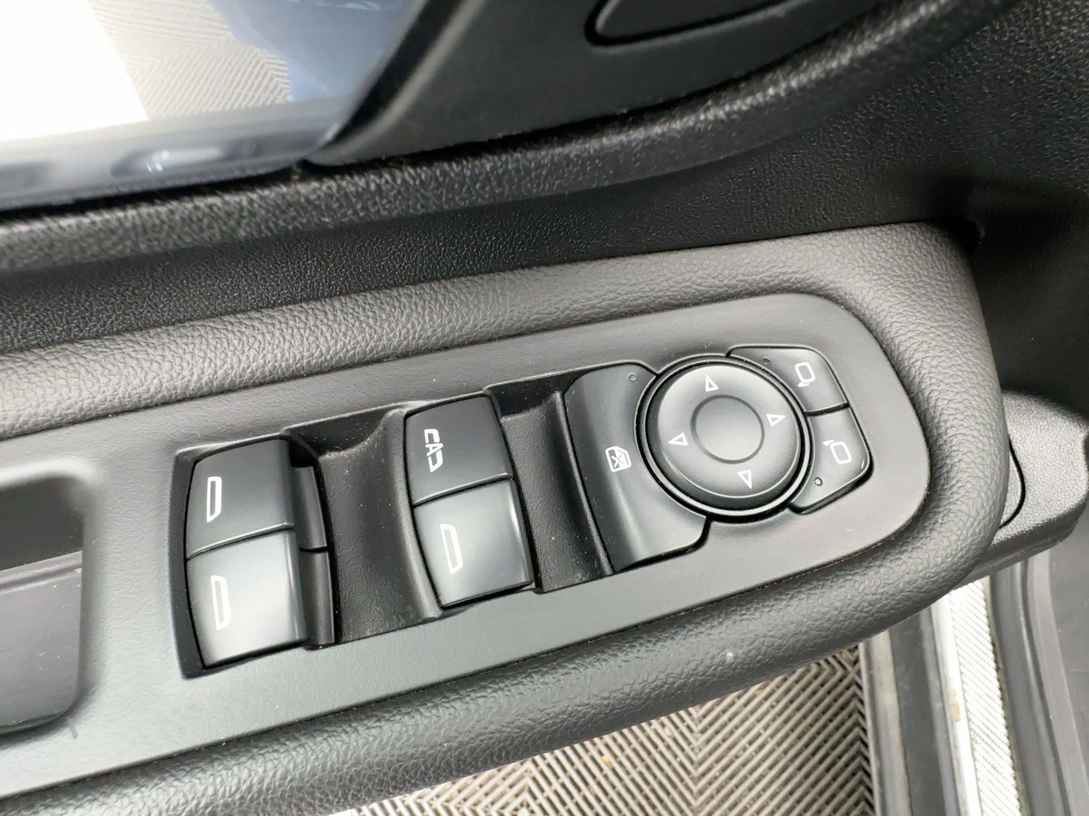 Used 2020 GMC Terrain SLE w/ Driver Convenience Package image 13