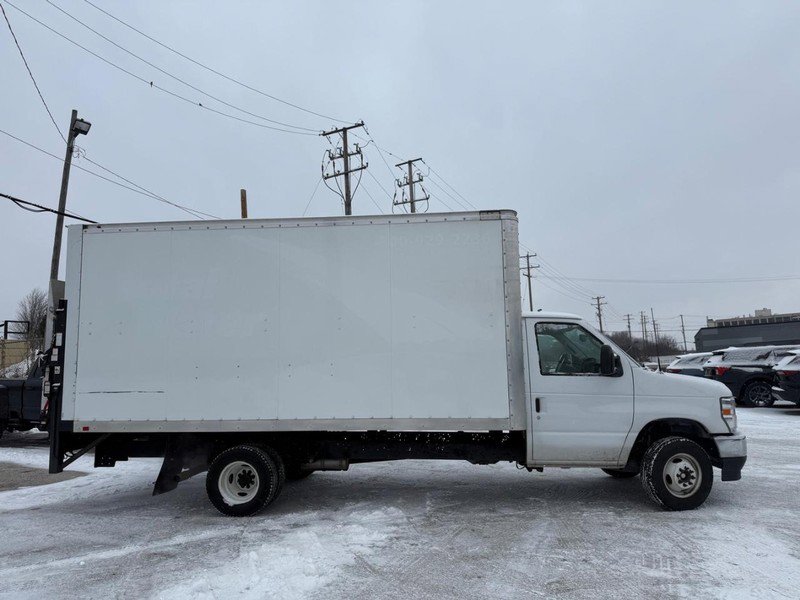 Certified 2024 Ford E-450 and Econoline 450 Super Duty w/ Power Windows & Locks Group image 9