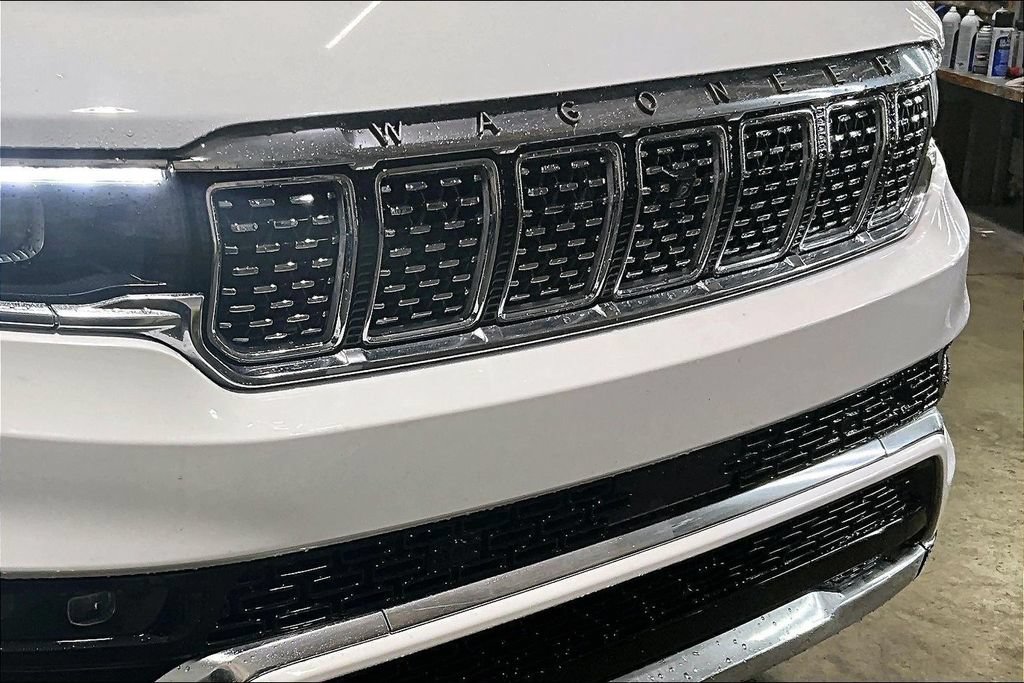 Used 2024 Jeep Grand Wagoneer L Series III AWD/4WD image 29
