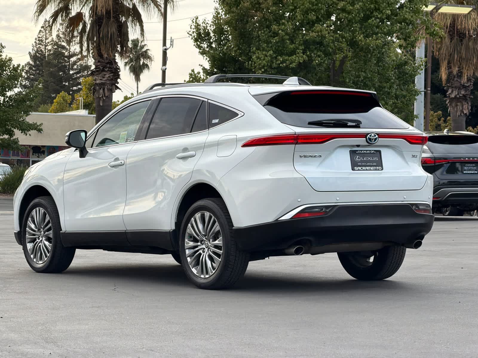 Used 2023 Toyota Venza XLE AWD/4WD image 7
