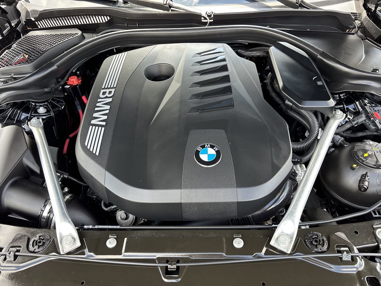 Used 2024 BMW 540i xDrive w/ M Sport Package AWD/4WD image 11
