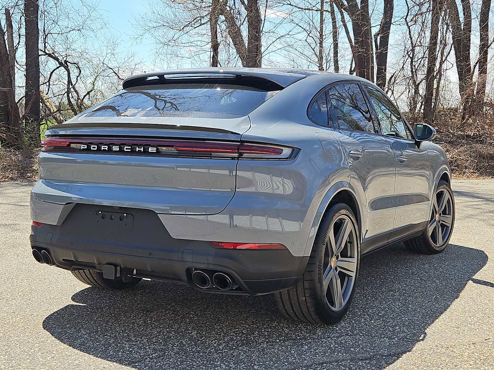 Used 2024 Porsche Cayenne Coupe AWD/4WD image 6