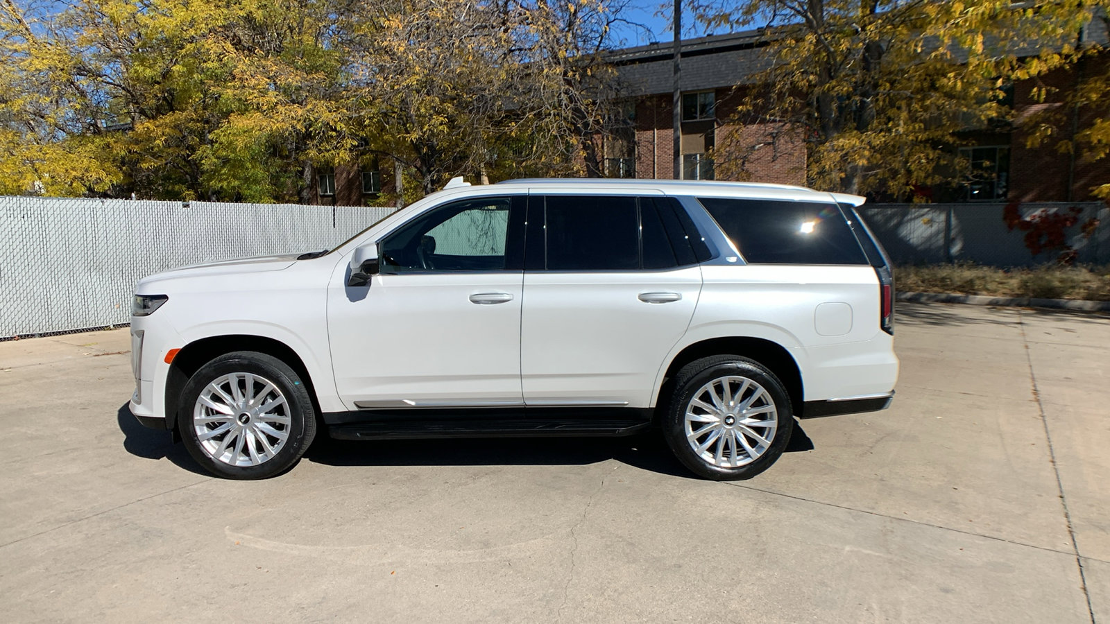 Used 2022 Cadillac Escalade Luxury image 2