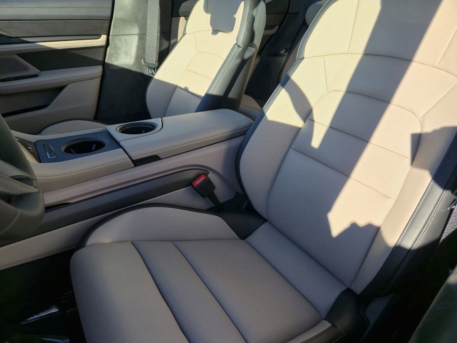 New 2025 Porsche Taycan GTS image 5