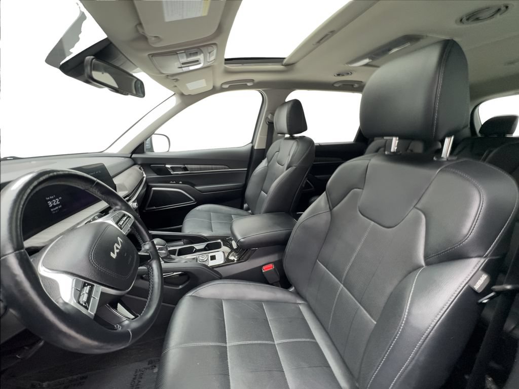 Used 2024 Kia Telluride EX w/ EX Captain's Chair Package AWD/4WD image 19