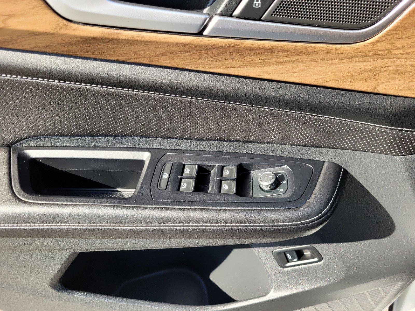 Certified 2024 Volkswagen Atlas SE FWD image 22