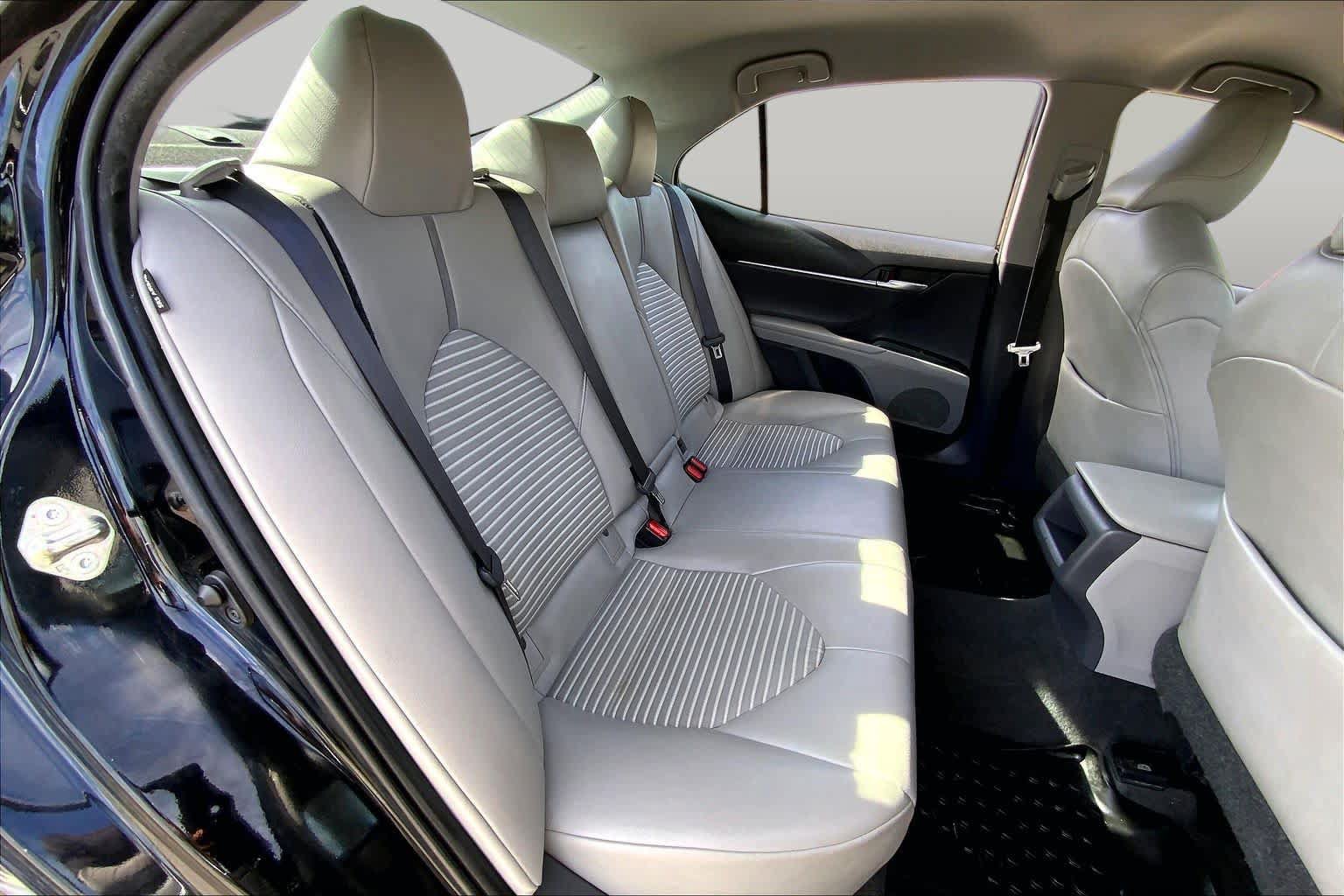 Used 2019 Toyota Camry SE w/ Convenience Package FWD image 19