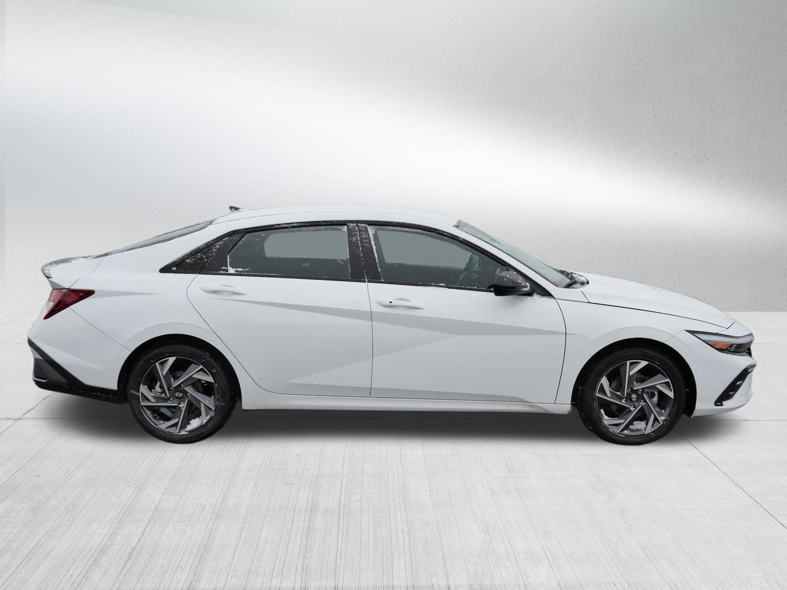 Certified 2025 Hyundai Elantra Sport image 8
