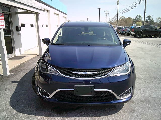 Used 2018 Chrysler Pacifica Touring Plus image 2