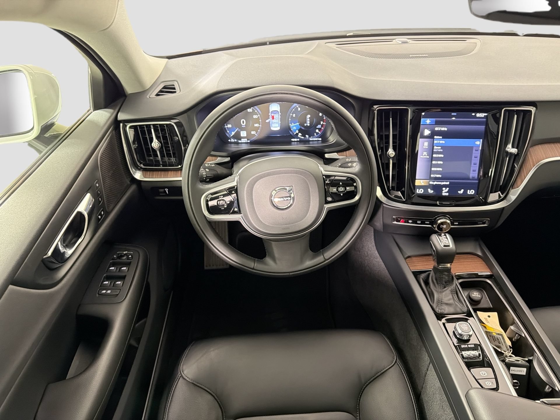 Used 2020 Volvo S60 T5 Momentum FWD image 23