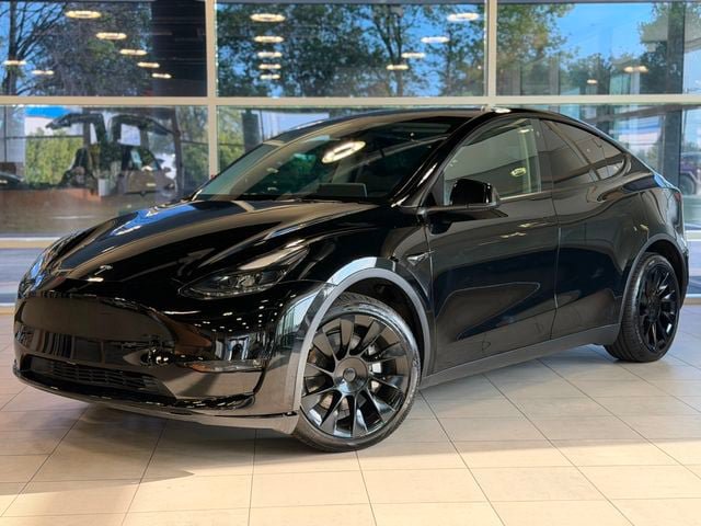 Used 2023 Tesla Model Y Long Range AWD/4WD image 1