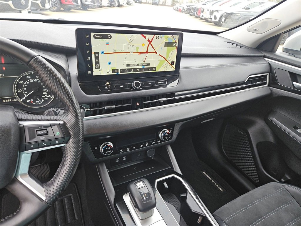 Used 2025 Mitsubishi Outlander SE image 20