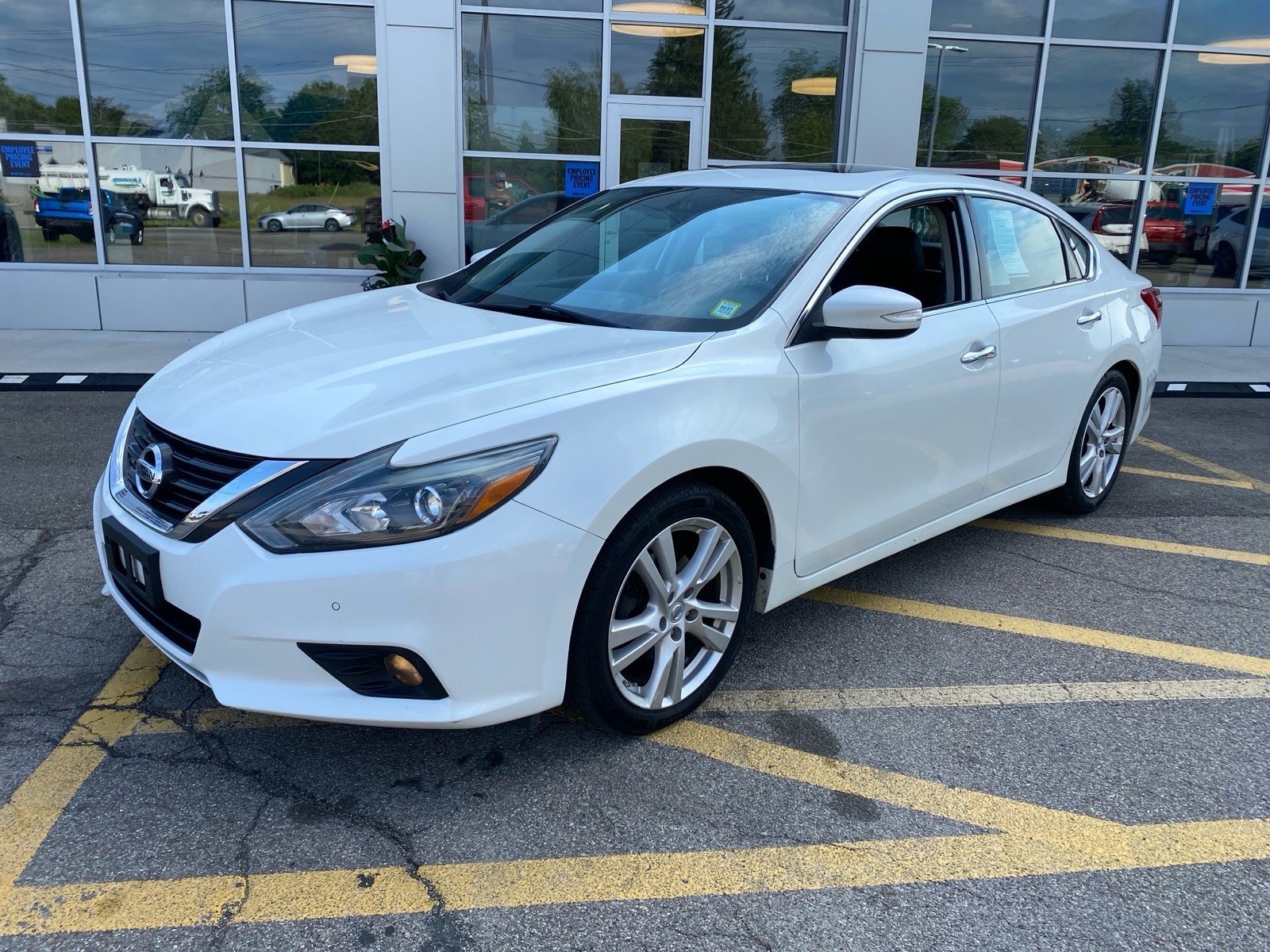 Used 2016 Nissan Altima 3.5 SL FWD image 1