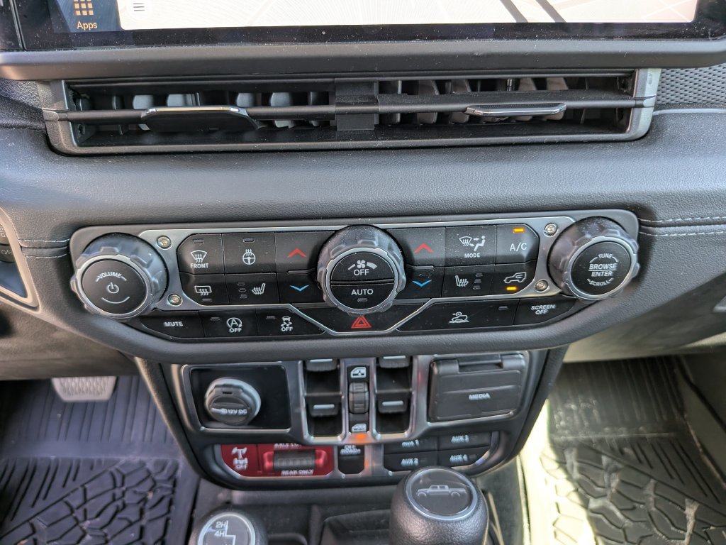 Used 2024 Jeep Gladiator Mojave w/ Technology Group AWD/4WD image 30